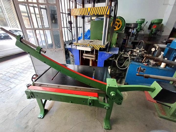 BAYKAL 105 X 1.5 MM KOLLU GİYOTİN MAKAS