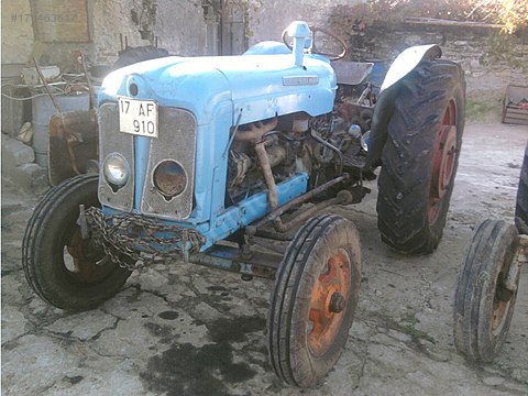 guclu ucuz yakit cimrisi traktor antika fordson super major