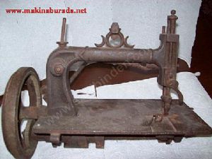 Osmanlı Sarayından Antika Dikiş Makinası
