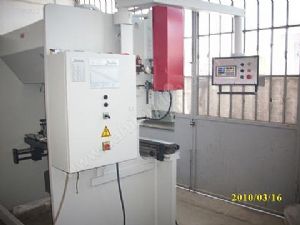 Satılık 90 tonluk Apkant Pres, Makina 2002 modeldir