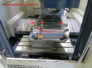 CNC 4+5x Eksenli Merkez işleme Makinesi 