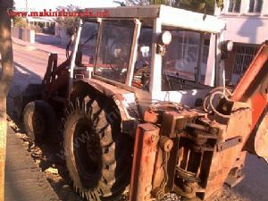 Kepçe ve kazıcısıyla birlikte 285 Massey Ferguson traktör 
