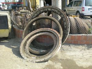 KOMATSU PC 200-3, CAT 225-215, CAT 955L- 235, Liebherr 902-921 KULE MOTORU VE HARMAN DİŞLİSİ
