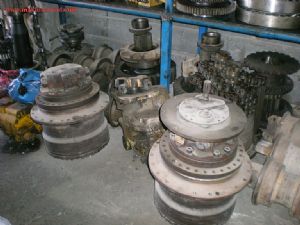 LİEBHERR 902-921 CAT 225 KOMATSU PC200 ÇUKUROVA 828B YÜRÜYÜŞ CERLERİ MAKİNA PARÇALARI