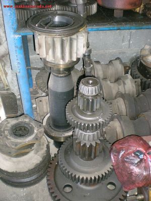 KOMATSU PC 200-3, CAT 225-215, CAT 955L- 235, Liebherr 902-921 KULE MOTORU VE HARMAN DİŞLİSİ