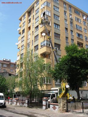 bina cephelerinde tadilat tamirat işleri sepetli vinç ler ile yapılır