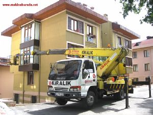 bina cephelerinde tadilat tamirat işleri sepetli vinç ler ile yapılır