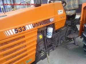 2004 model Universal 533 traktör