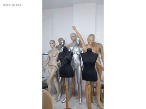 9 Boy, 2 Siyah Vitrin Mankeni Satılıktır