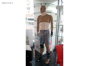 9 Boy, 2 Siyah Vitrin Mankeni Satılıktır
