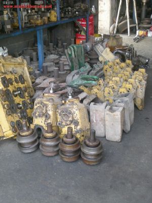 SAHİBİNDEN SATILIK 2.EL D 4 İŞ MAKİNESİ PARÇALARI YÜRÜYÜŞ ZİNCİRİ YÜRÜYÜŞ MAKARALARI TAŞIYICI MAKARALAR CER DİŞLİSİ CER UPU 